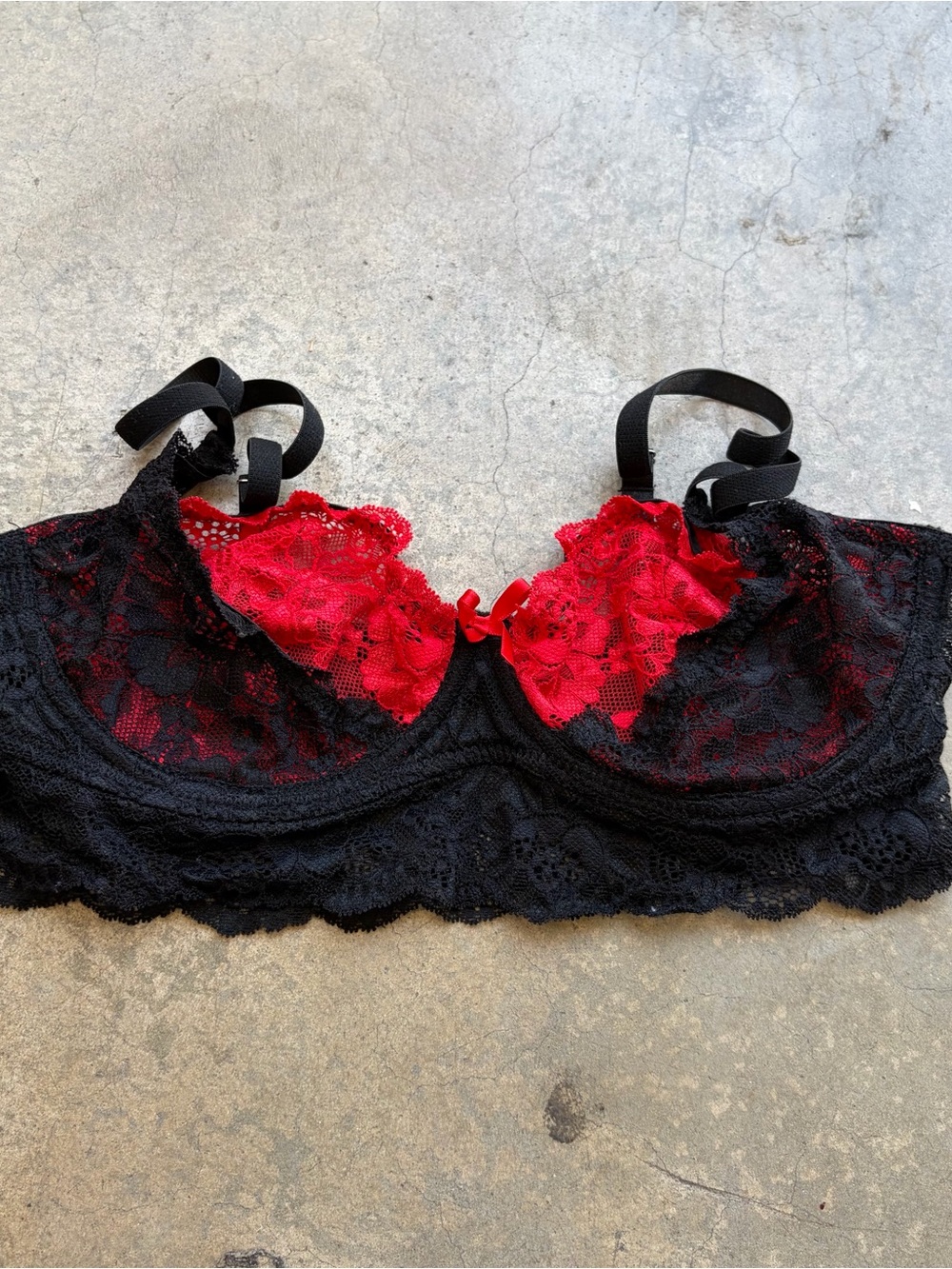 Black & Red Lace Underwire Bra - Women Intimates